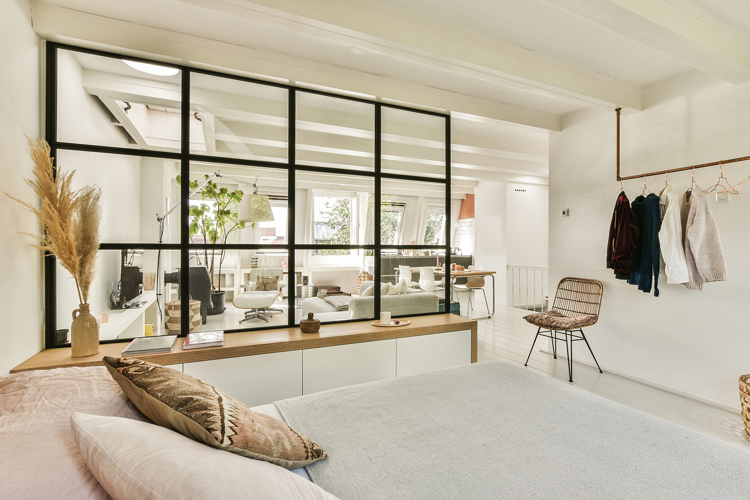 Металева перегородка для зонування кімнати